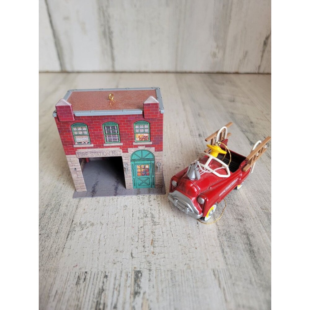 Hallmark fire house fire truck ornament Xmas‎ firefighter